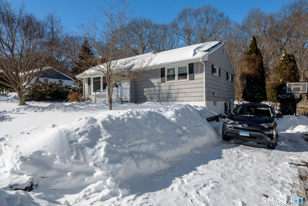 Photo of 15 Park Avenue Extension, Montville, CT 06382 (MLS # 24151610)