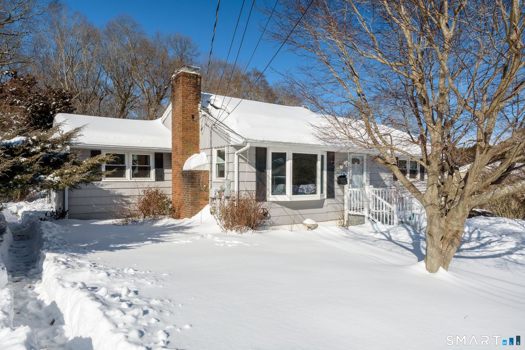 Photo of 15 Park Avenue Extension, Montville, CT 06382 (MLS # 24151610)