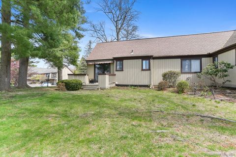 566 Pequot Lane B Stratford CT 06614