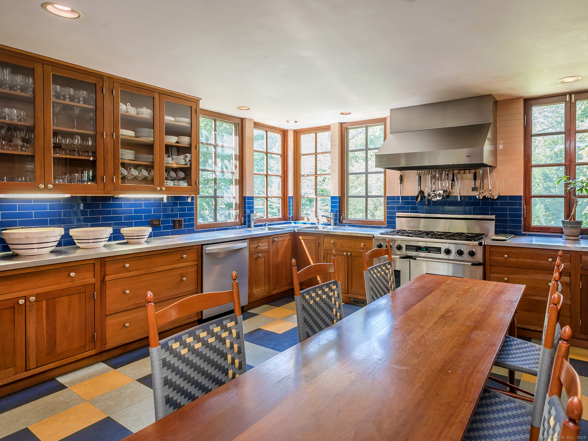 28 West Chestnut Hill Road