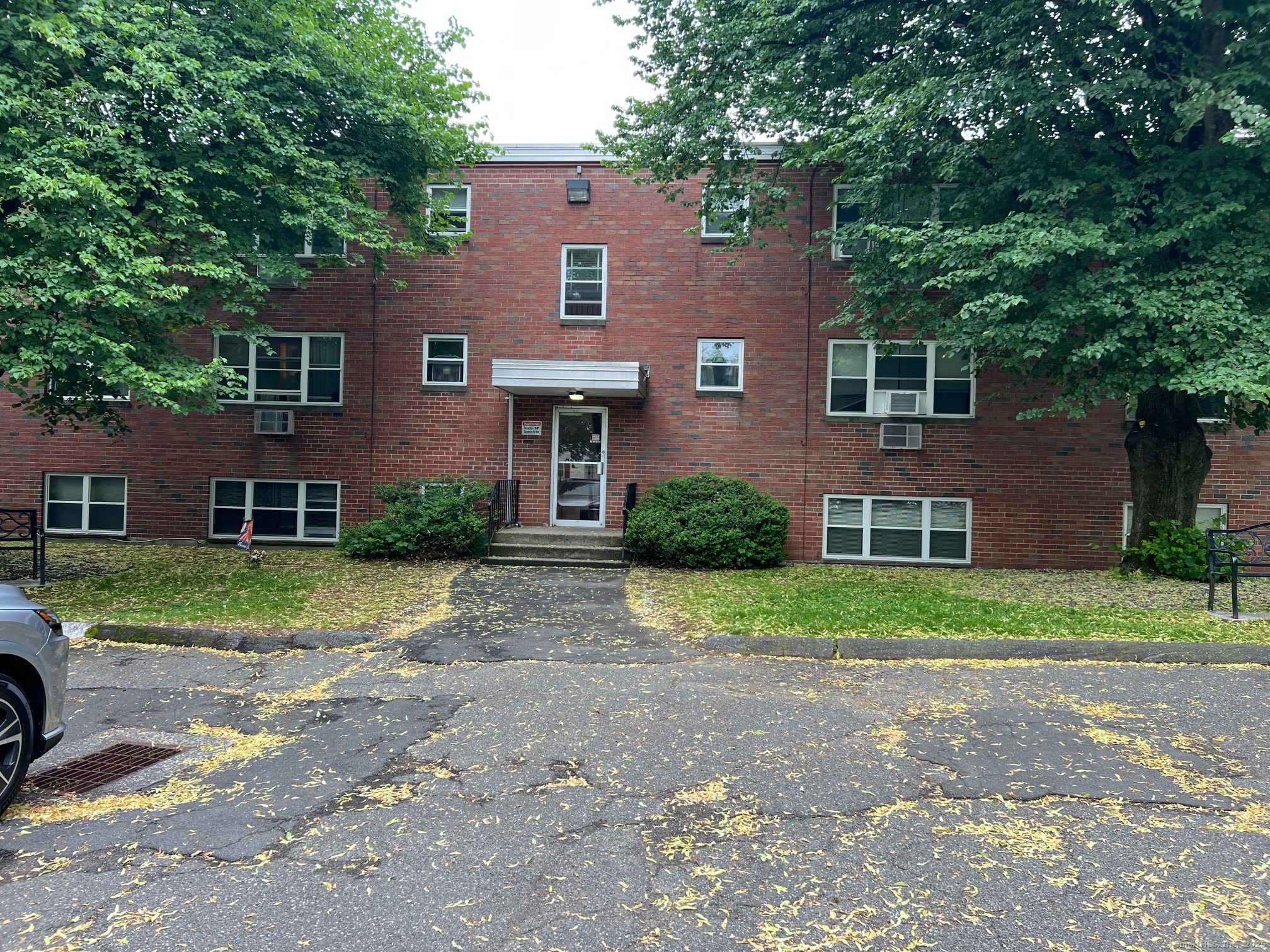 High Street, Torrington, Connecticut - 1 Bedrooms  
1 Bathrooms  
3 Rooms - 