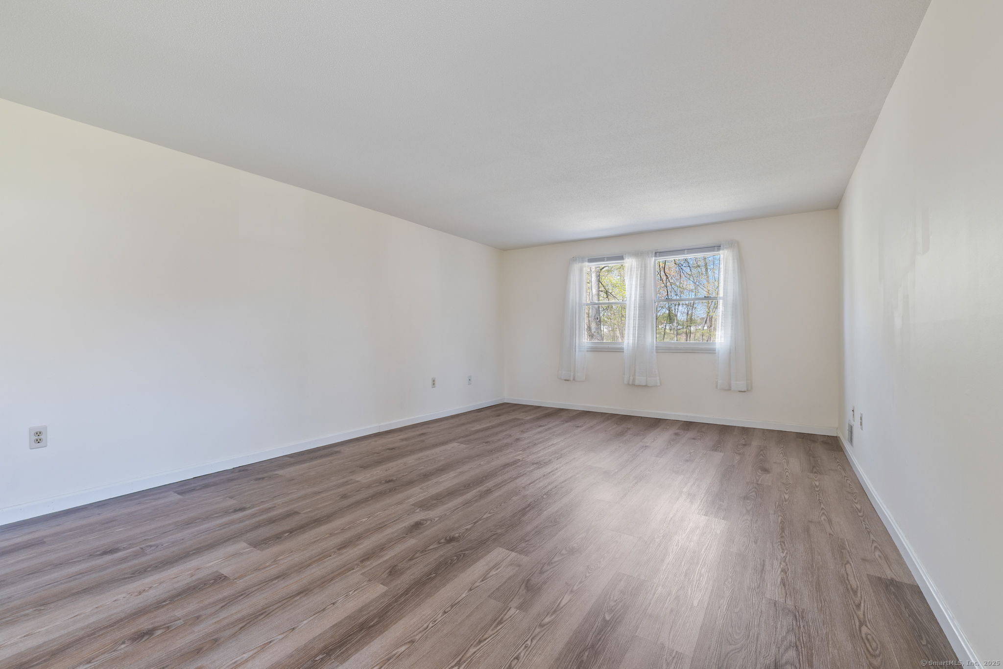 339 Dunfey Lane #APT B, Windsor, Connecticut image 8