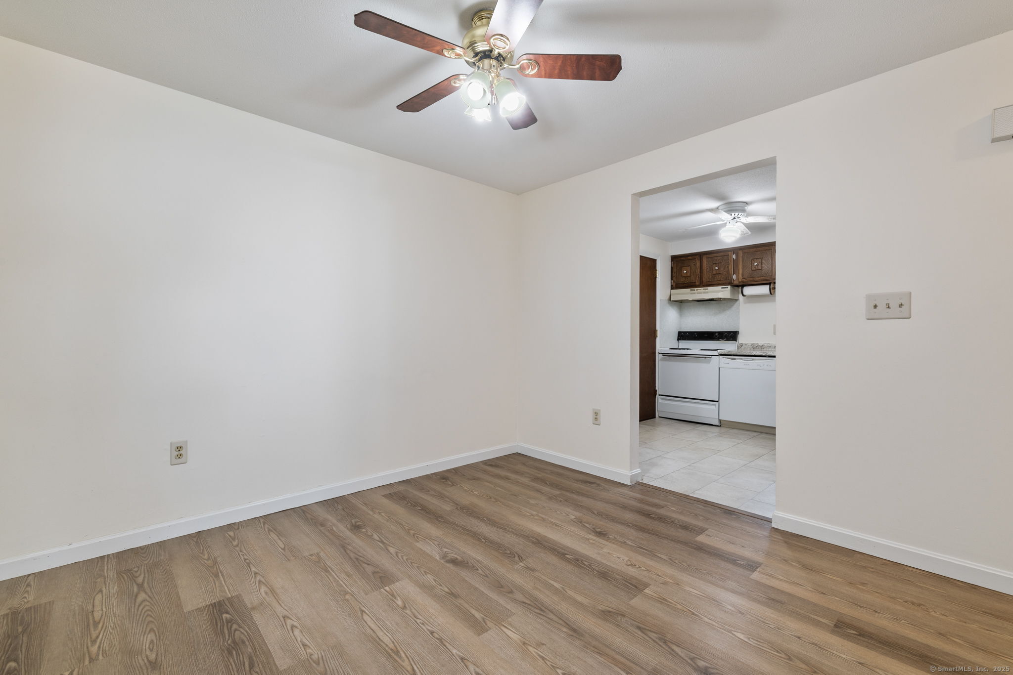 339 Dunfey Lane #APT B, Windsor, Connecticut image 14