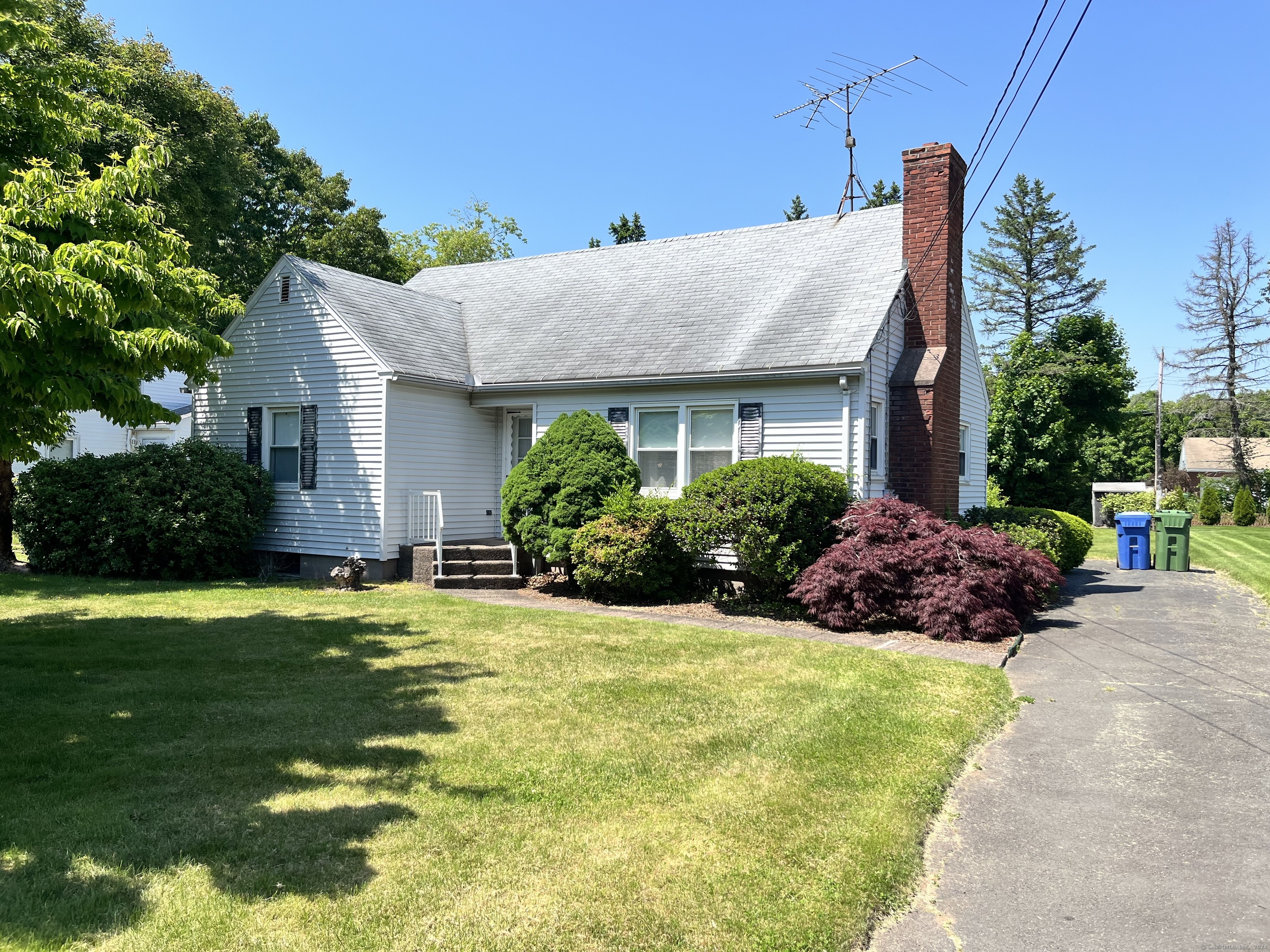 Property for Sale at Grove Road, Cromwell, Connecticut - Bedrooms: 3 
Bathrooms: 1 
Rooms: 5  - $299,900