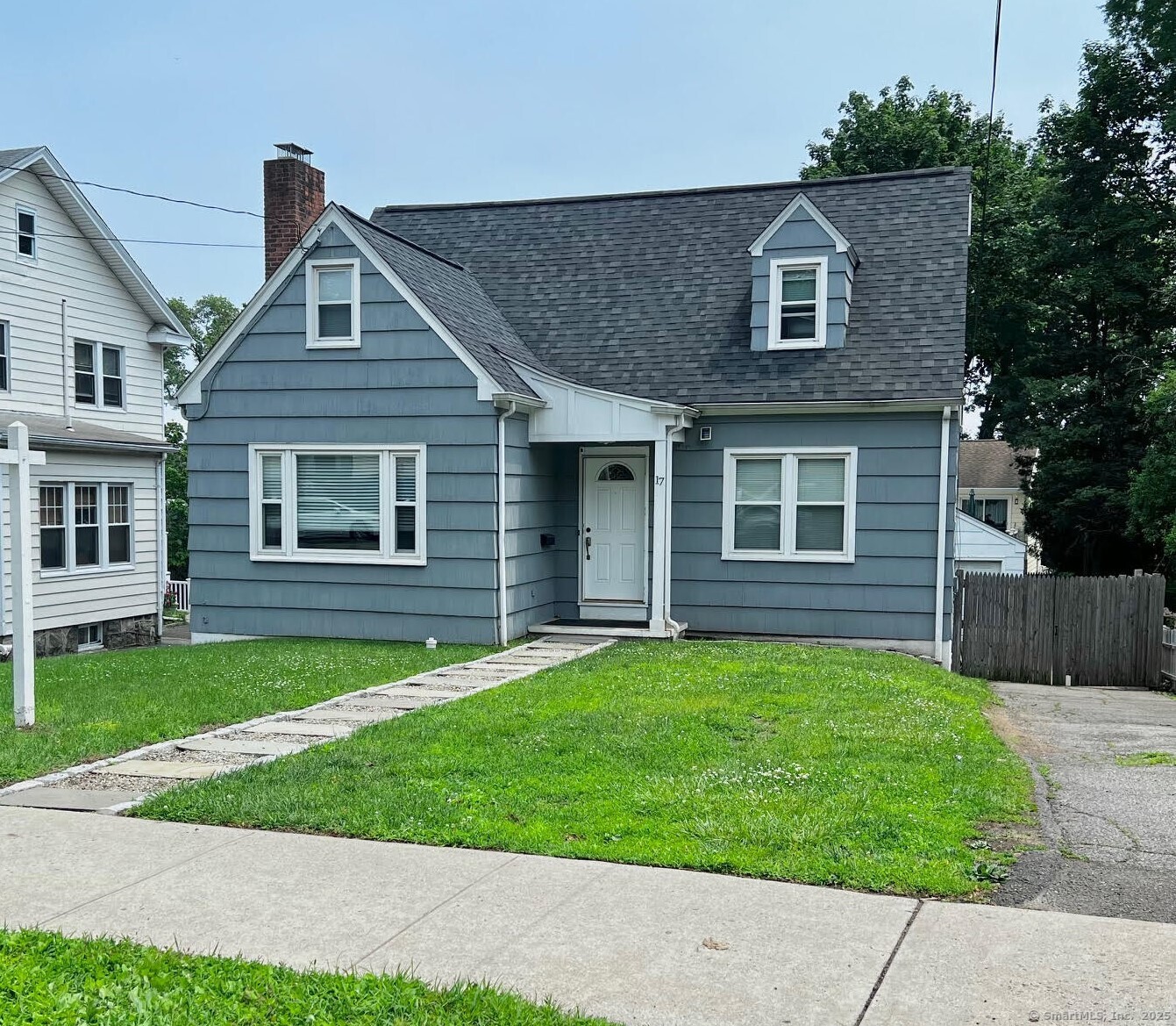Property for Sale at Rock Spring Road, Stamford, Connecticut - Bedrooms: 3 
Bathrooms: 3 
Rooms: 8  - $649,000