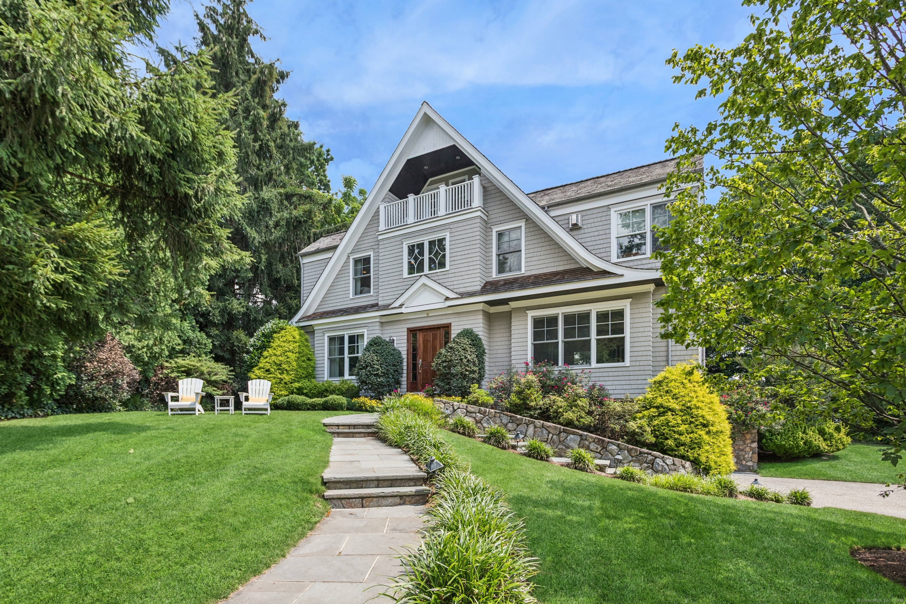 11 Edgewater Hillside