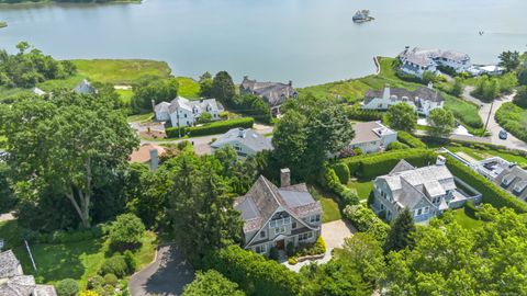 Photo of 11 Edgewater Hillside, Westport, CT 06880 (MLS # 24160000)