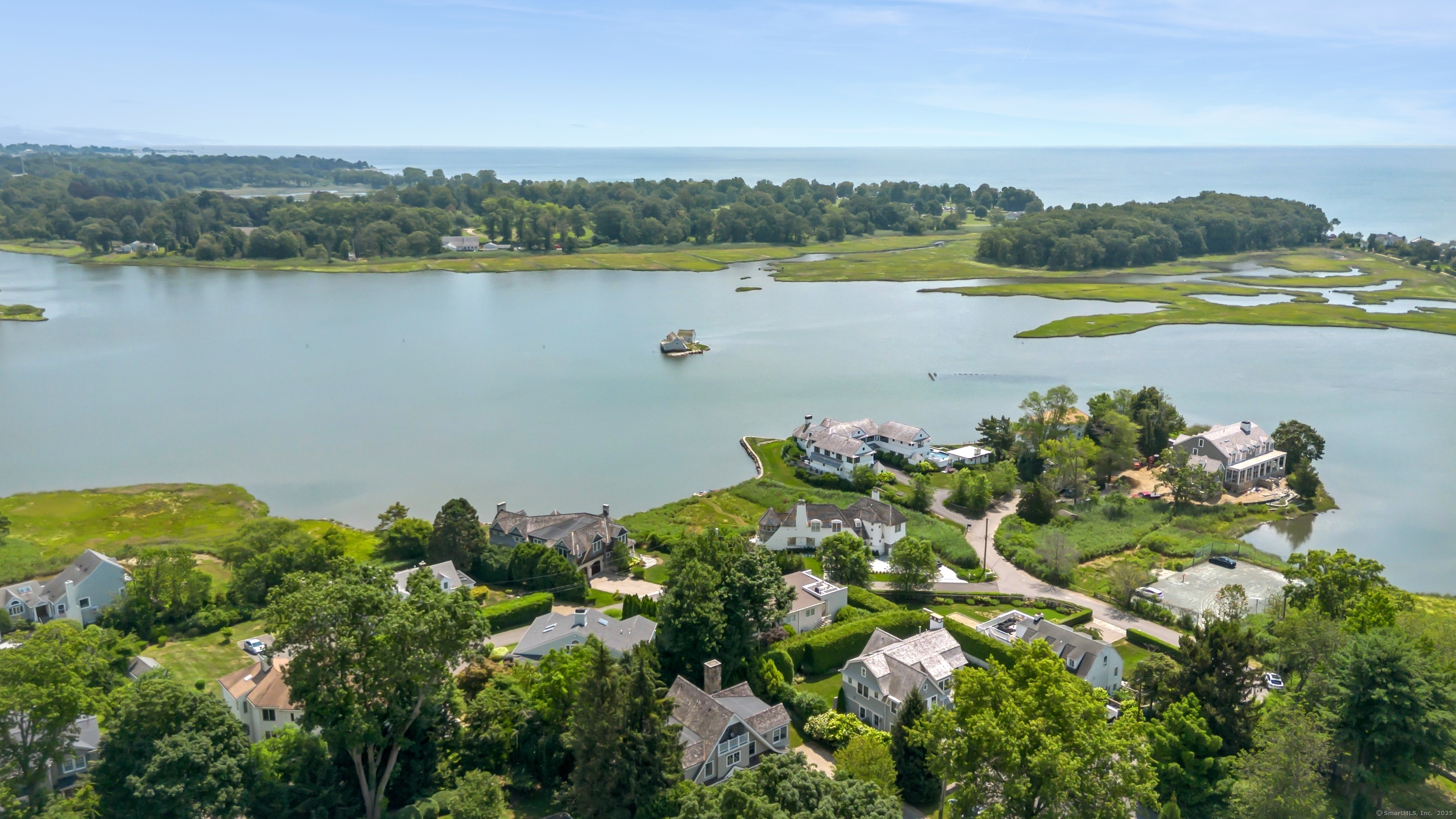 11 Edgewater Hillside