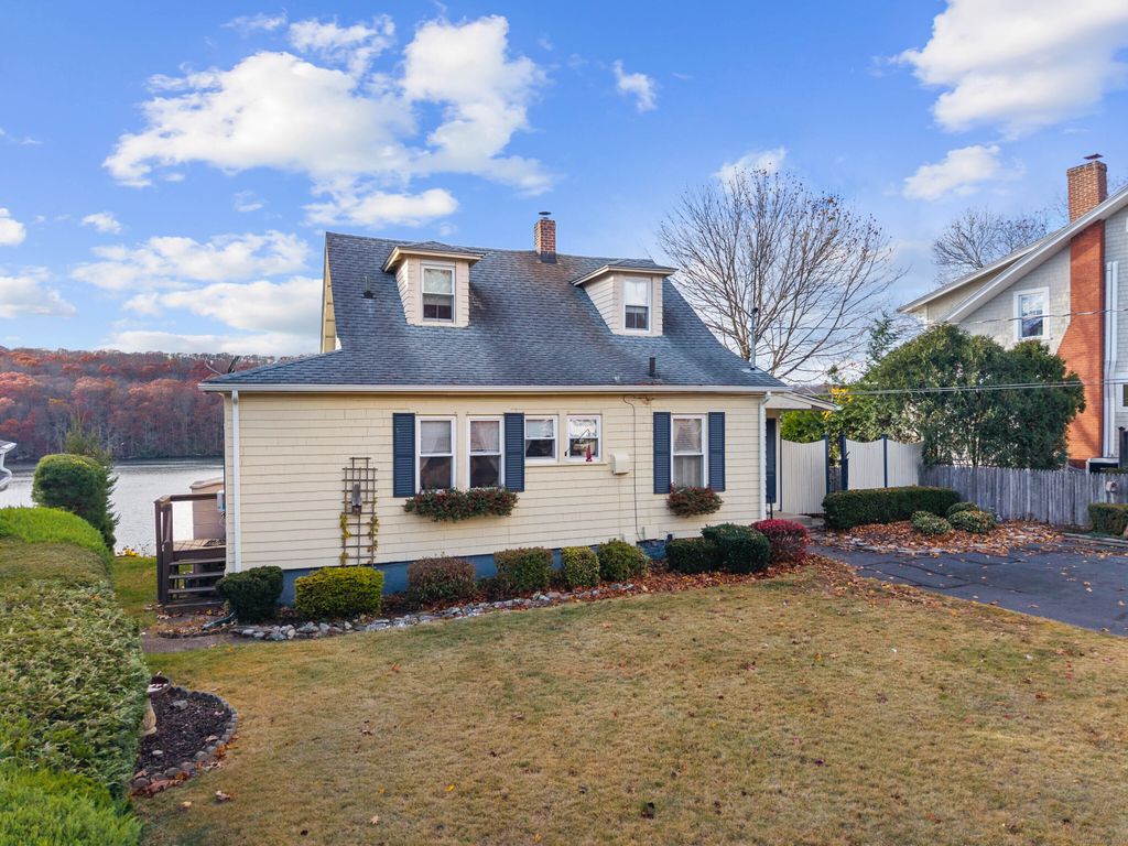 Photo of 29 Oswegatchie Road, Waterford, CT 06385 (MLS # 24142048)