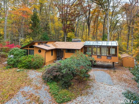 Photo of 16 Longview Avenue, Waterford, CT 06385 (MLS # 24147075)