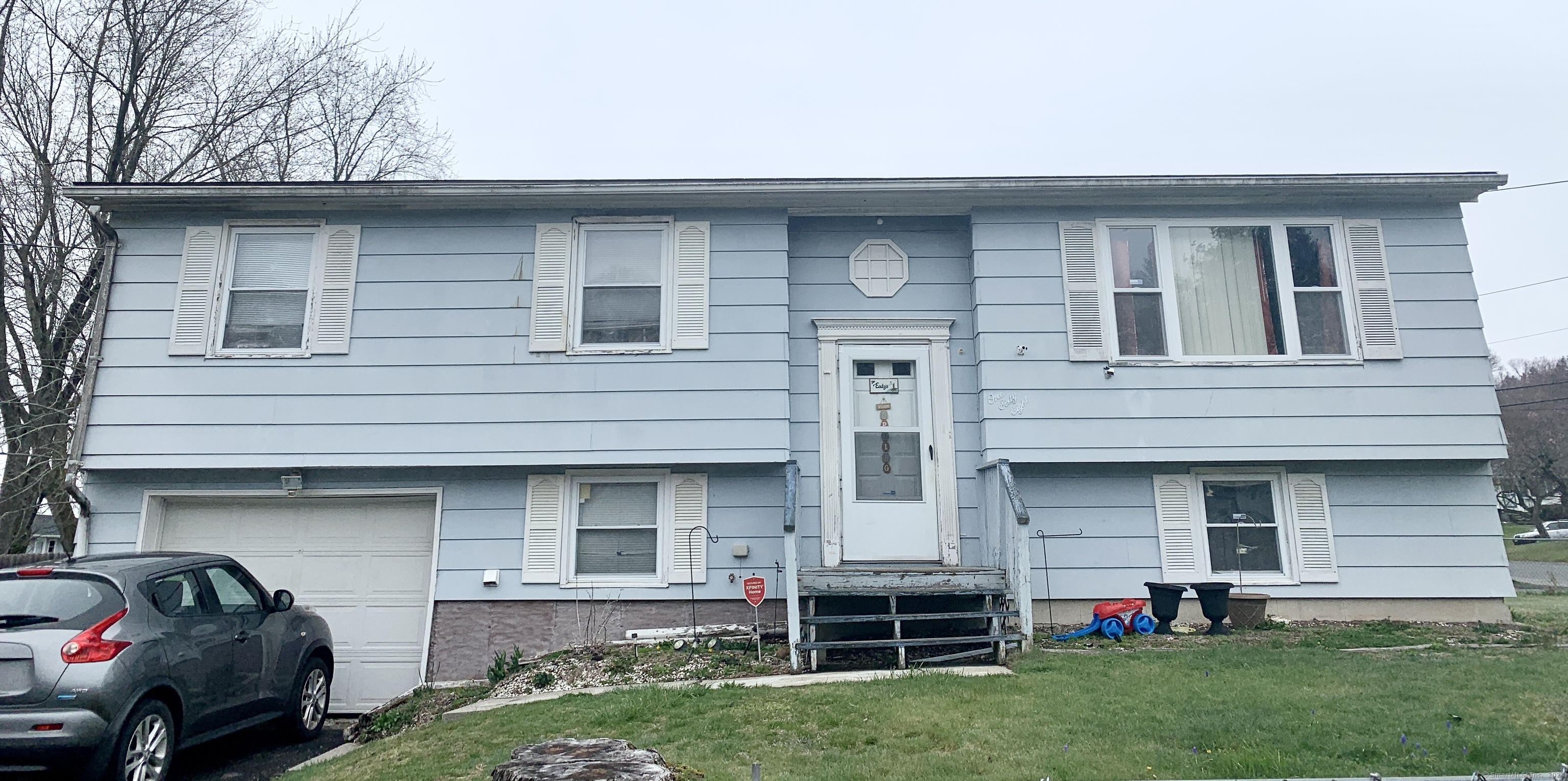 Property for Sale at Lincolndale Drive, Waterbury, Connecticut - Bedrooms: 3 
Bathrooms: 2 
Rooms: 5  - $231,900