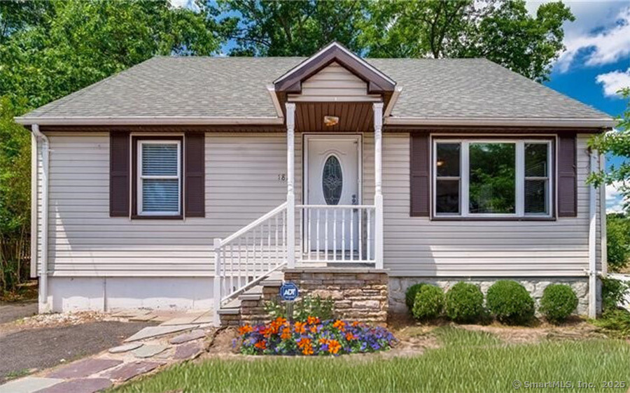 Rental Property at Chopsey Hill Road, Bridgeport, Connecticut - Bedrooms: 5 
Bathrooms: 2 
Rooms: 6  - $4,100 MO.