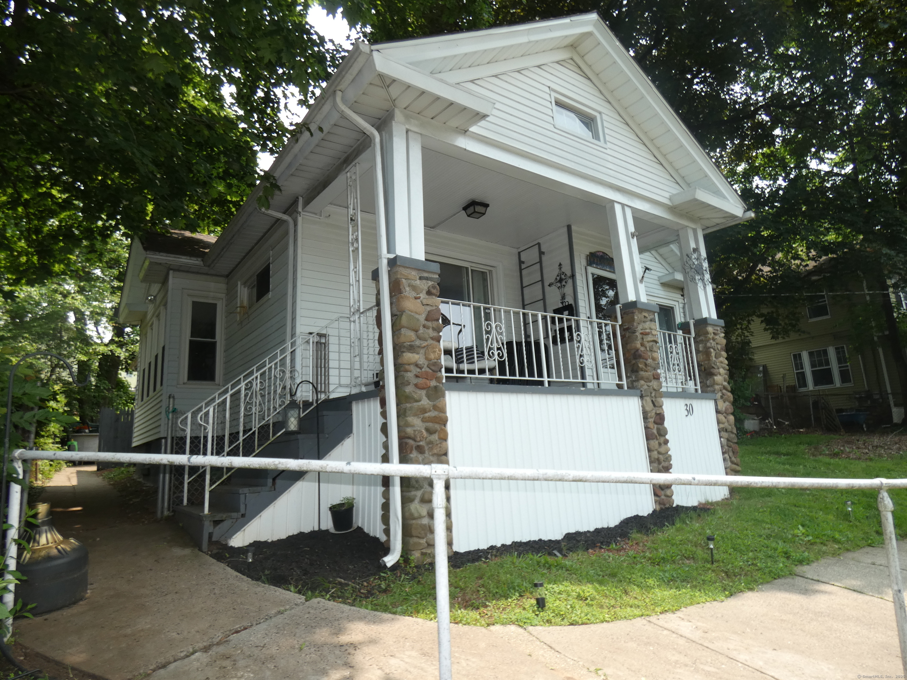 Property for Sale at Bradley Avenue, Meriden, Connecticut - Bedrooms: 3 
Bathrooms: 2 
Rooms: 9  - $299,000