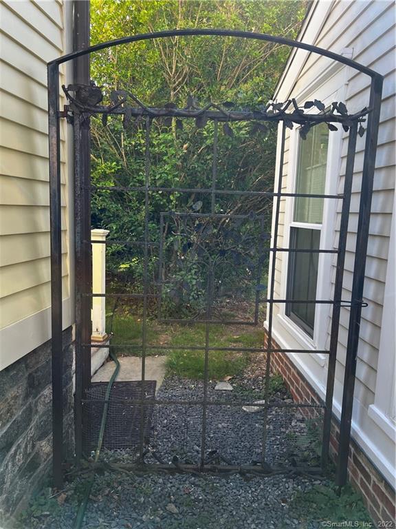 Stonington, Connecticut 06378, United States, 2 Bedrooms Bedrooms, ,2 BathroomsBathrooms,Residential,Pending,138211