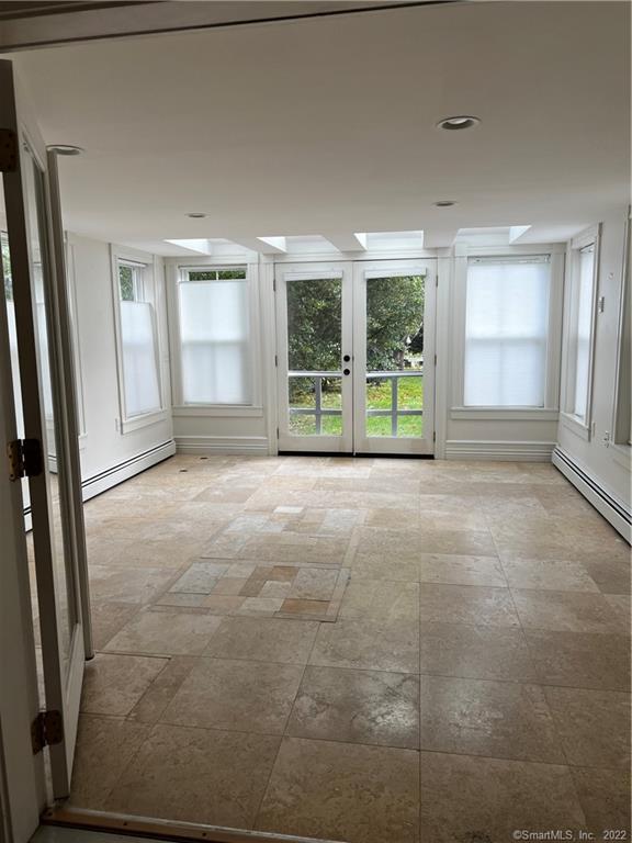 Stonington, Connecticut 06378, United States, 2 Bedrooms Bedrooms, ,2 BathroomsBathrooms,Residential,Pending,138211