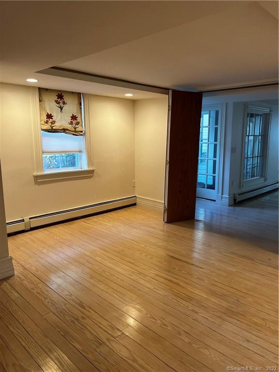 Stonington, Connecticut 06378, United States, 2 Bedrooms Bedrooms, ,2 BathroomsBathrooms,Residential,Pending,138211