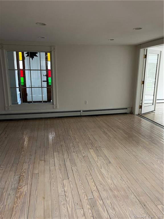 Stonington, Connecticut 06378, United States, 2 Bedrooms Bedrooms, ,2 BathroomsBathrooms,Residential,Pending,138211