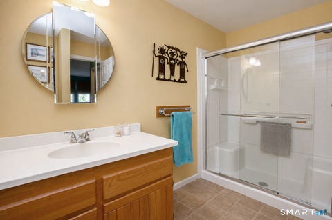 Tiny photo for 4 Camille Lane #4, Canton, CT 06019 (MLS # 24181811)