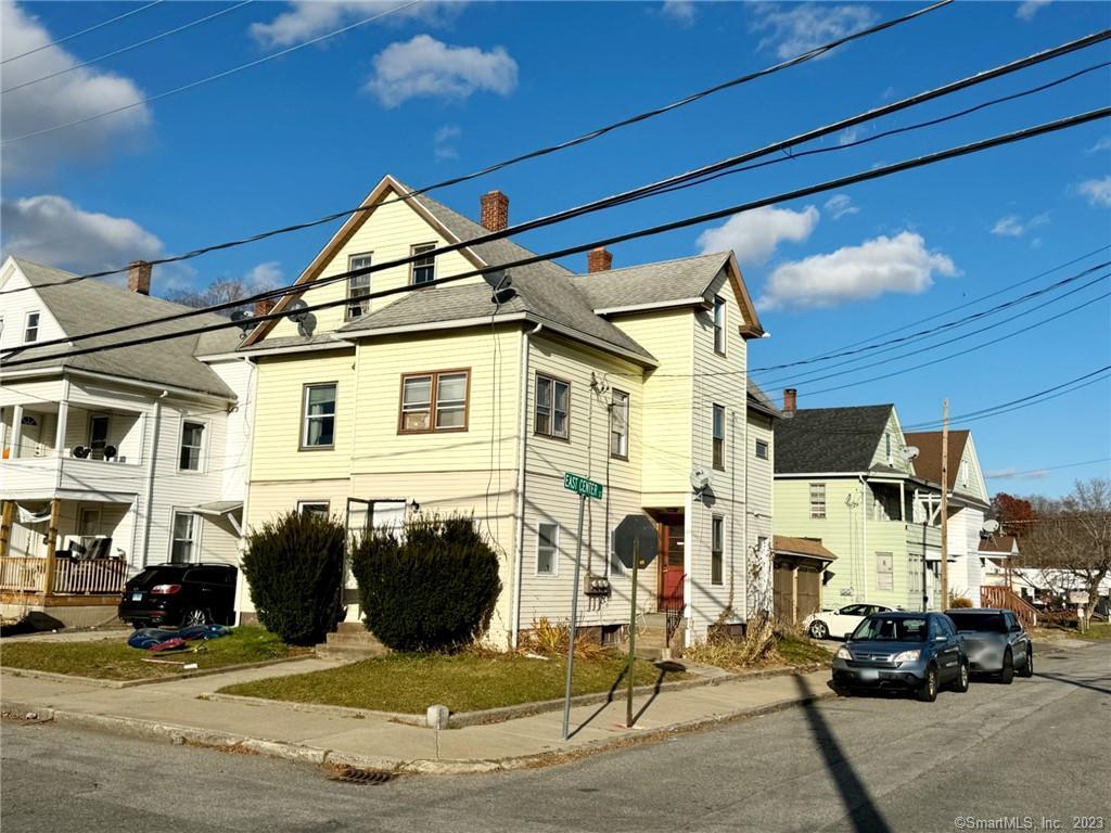 Center Street U1, Torrington, Connecticut - 3 Bedrooms  
1 Bathrooms  
5 Rooms - 