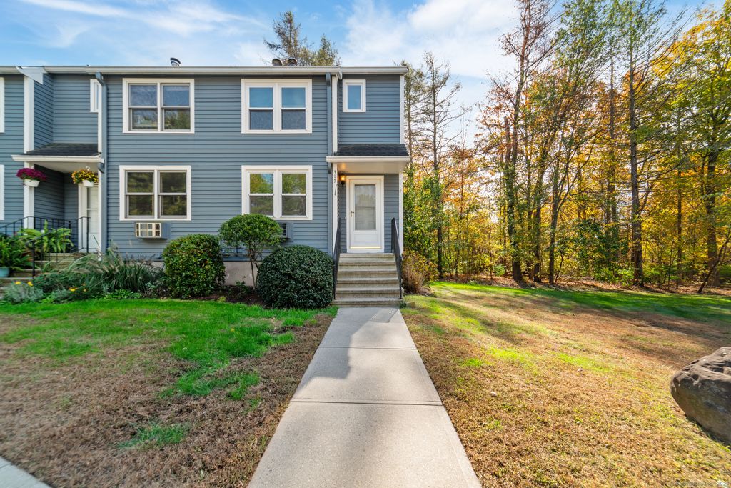 Photo of 315 Greens Loop #315, Cheshire, CT 06410 (MLS # 24135648)