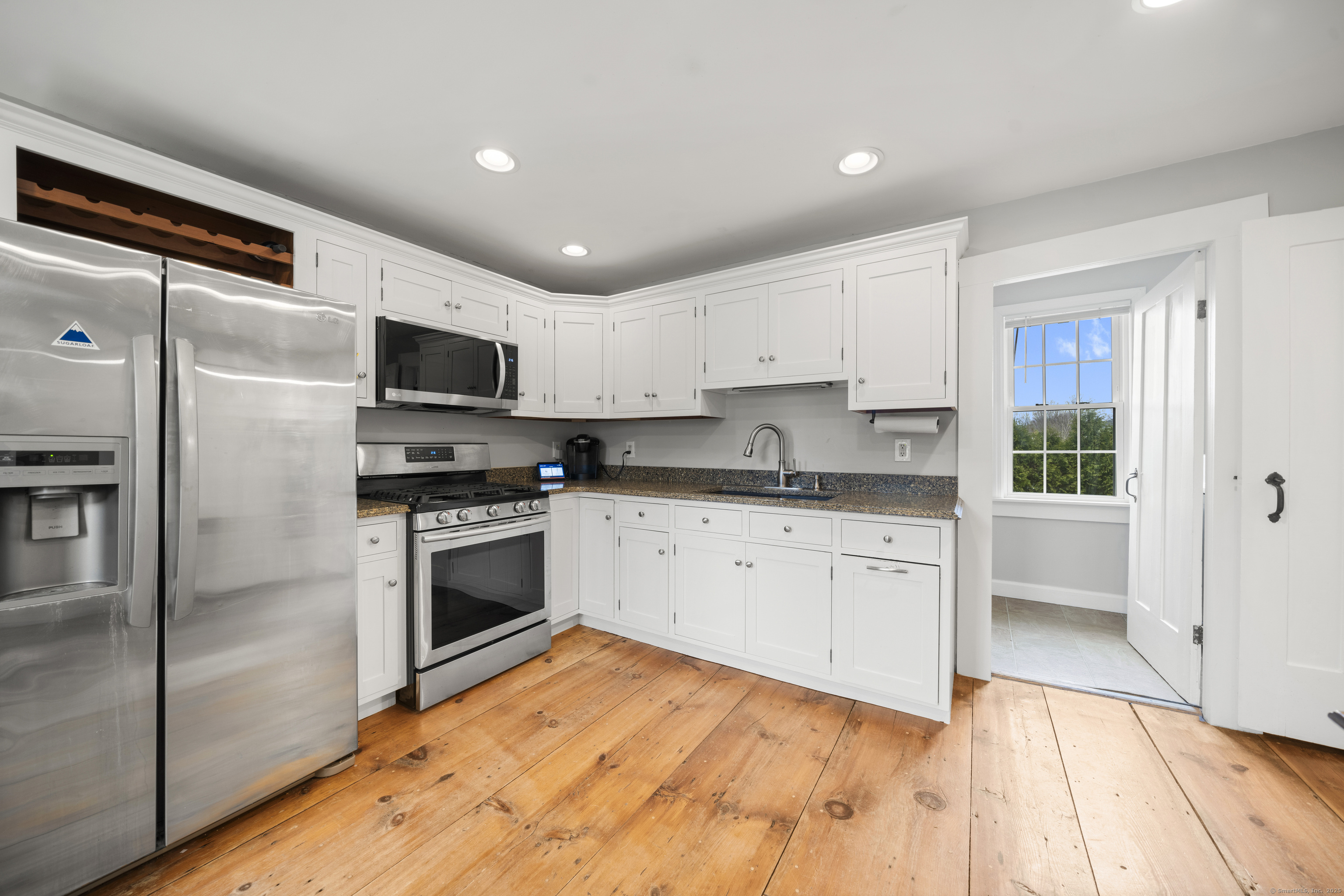741 Mapleton Avenue, Suffield, Connecticut image 9