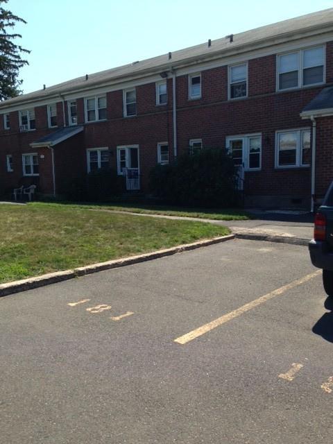 Stamford, Connecticut 06906, United States, 1 Bedroom Bedrooms, ,1 BathroomBathrooms,Residential,Pending,254840