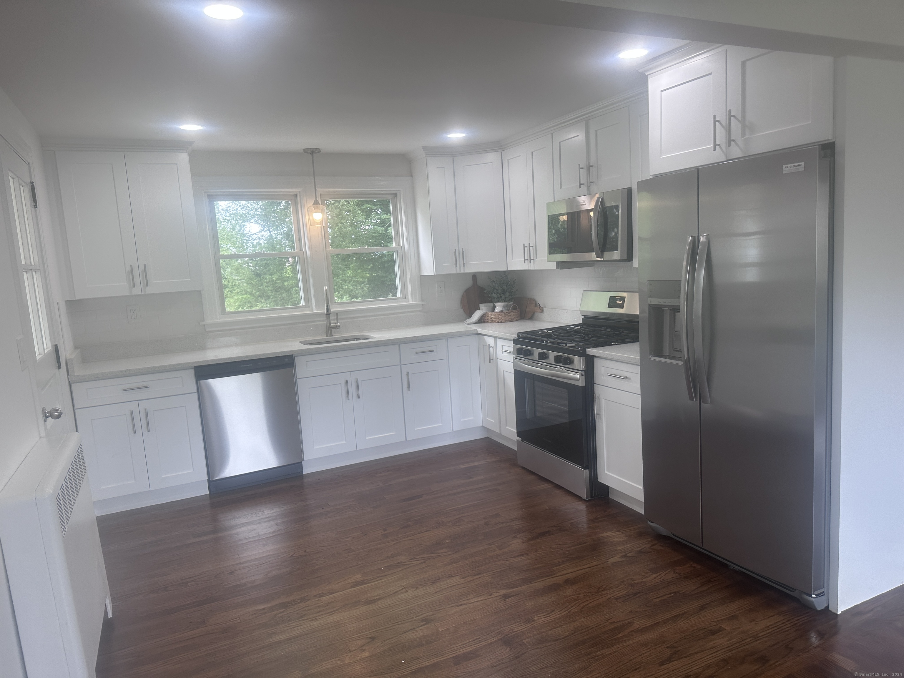 Property for Sale at 90 Woodward Avenue, New Haven, Connecticut - Bedrooms: 3 
Bathrooms: 2 
Rooms: 6  - $339,000