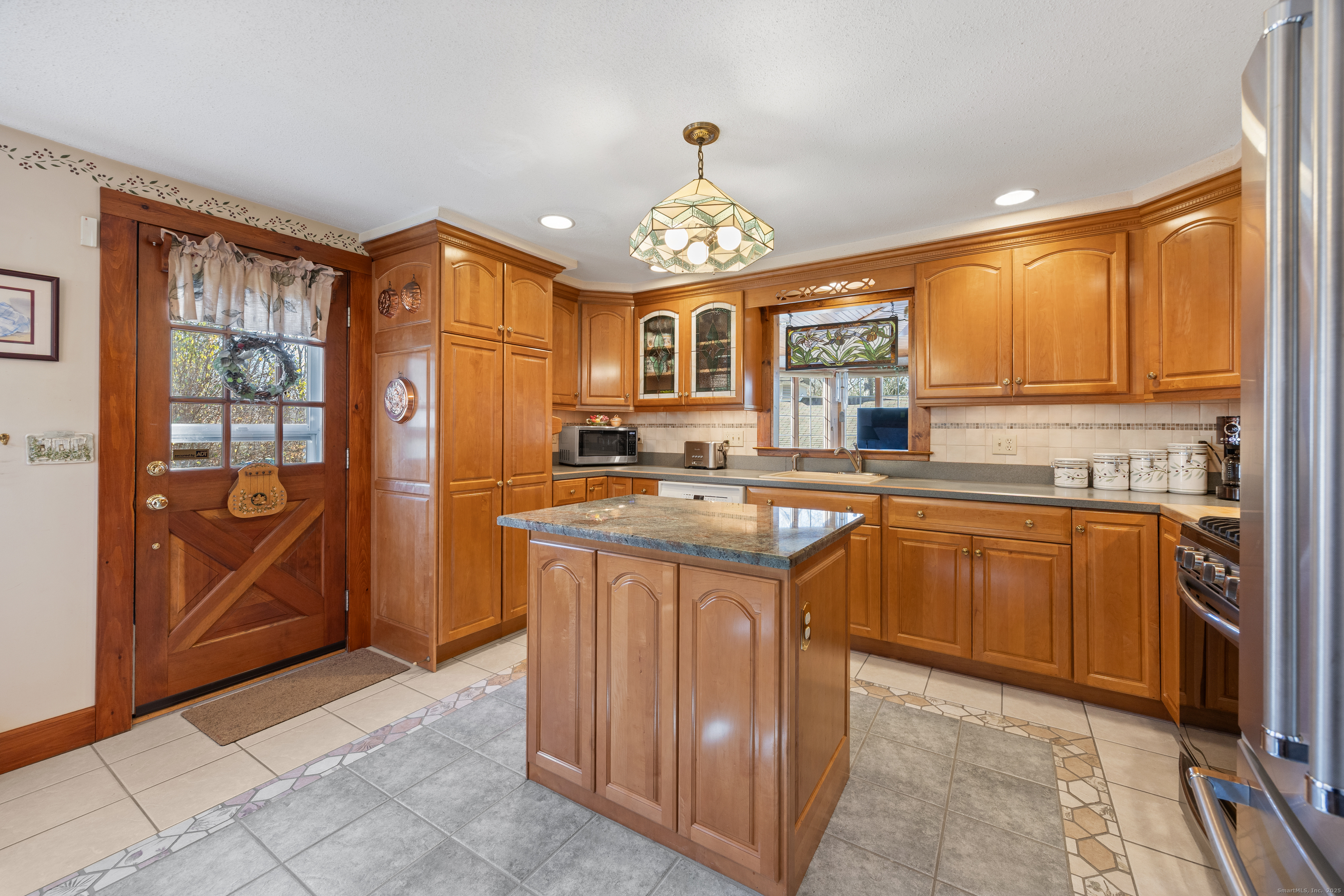 East Hampton, Connecticut 06424, United States, 4 Bedrooms Bedrooms, ,2 BathroomsBathrooms,Residential,Coming Soon,257492