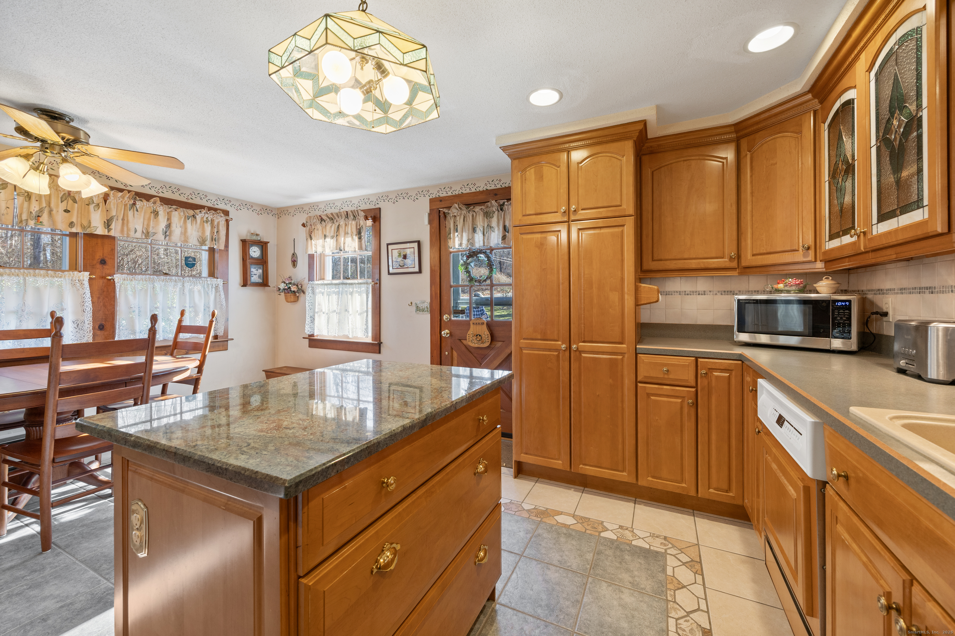 East Hampton, Connecticut 06424, United States, 4 Bedrooms Bedrooms, ,2 BathroomsBathrooms,Residential,Coming Soon,257492