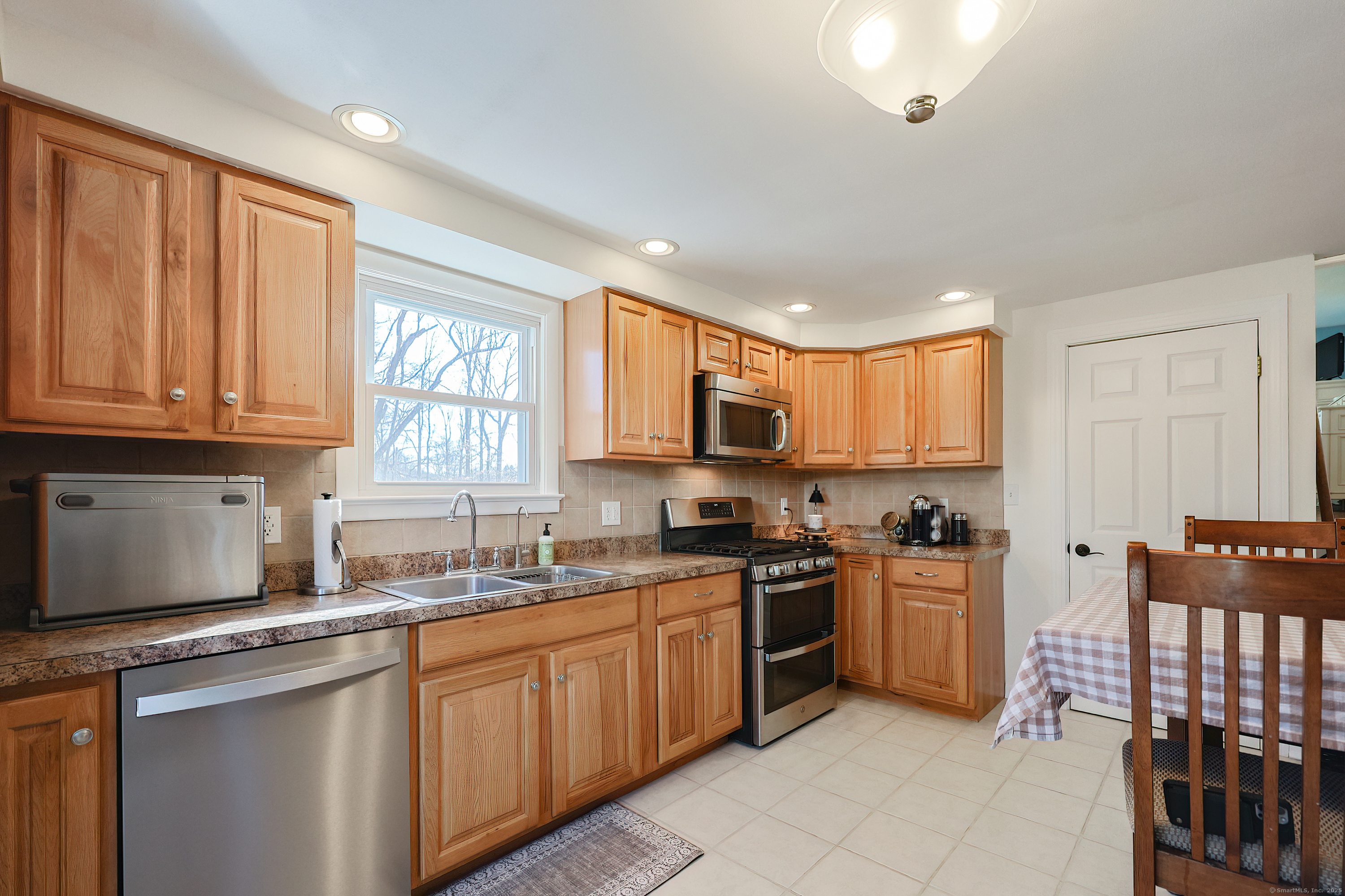 6 Woodbridge Manor Road, Ansonia, Connecticut image 26