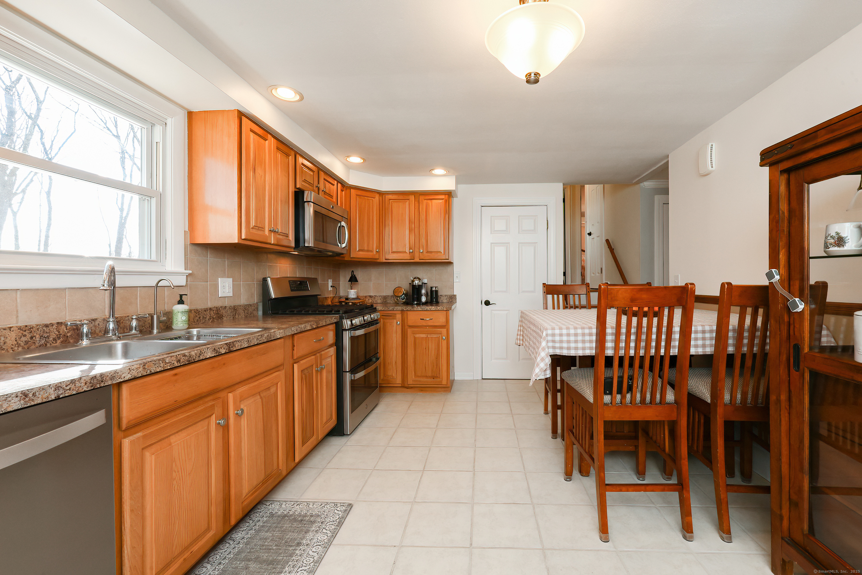6 Woodbridge Manor Road, Ansonia, Connecticut image 25