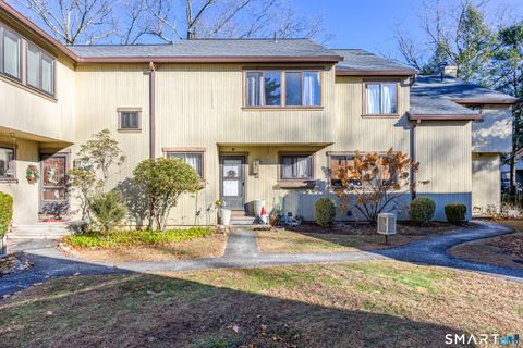 Photo of 5 Upper Commons, Woodbury, CT 06798 (MLS # 24144930)