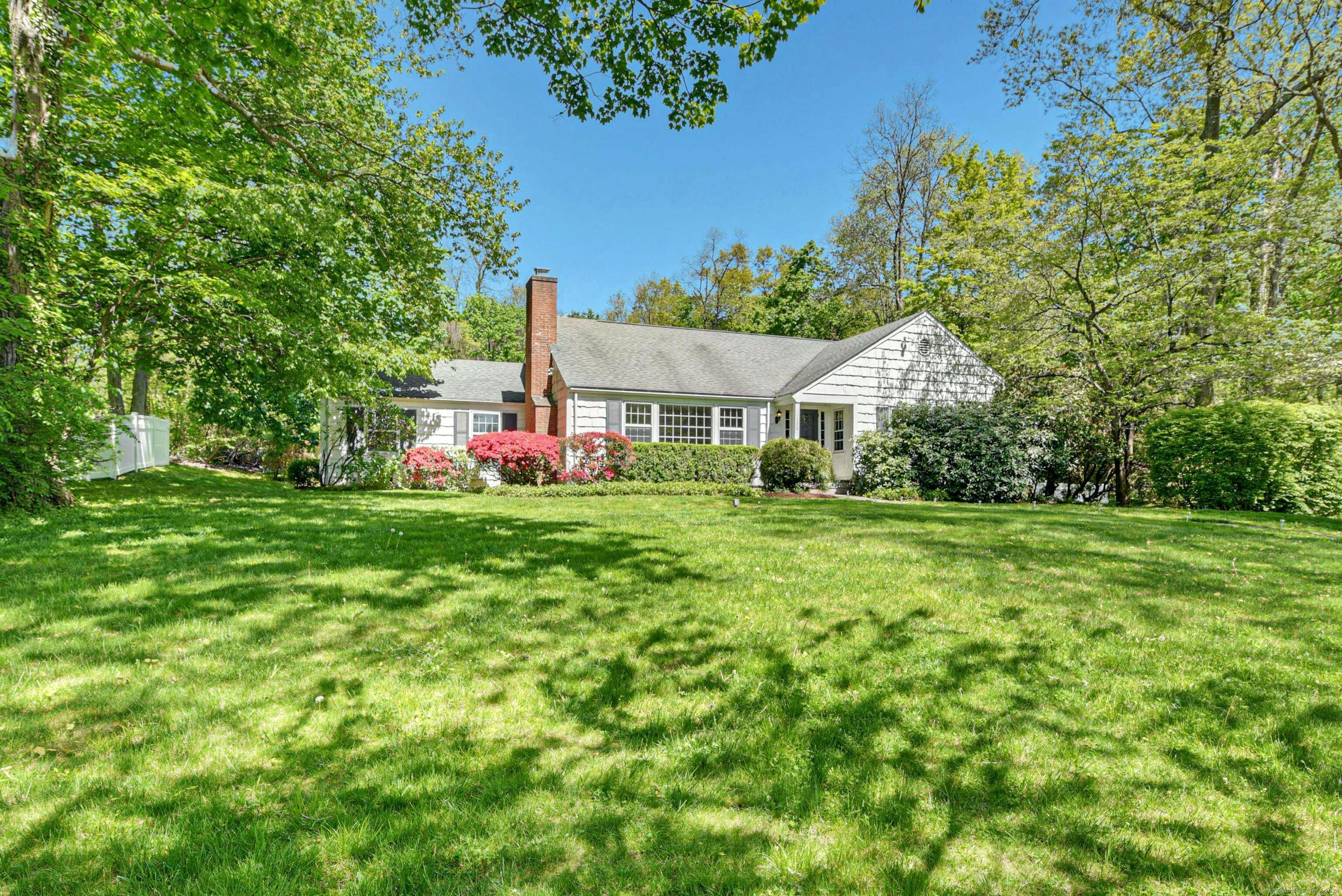 Photo 1 of 109 W Cross Road, New Canaan, Connecticut, $1,150,000, Web #: 24013948