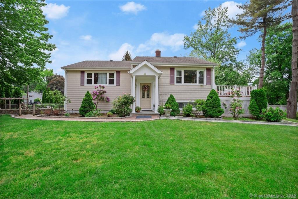 Rental Property at Silwen Lane, Norwalk, Connecticut - Bedrooms: 3 
Bathrooms: 2 
Rooms: 7  - $4,595 MO.