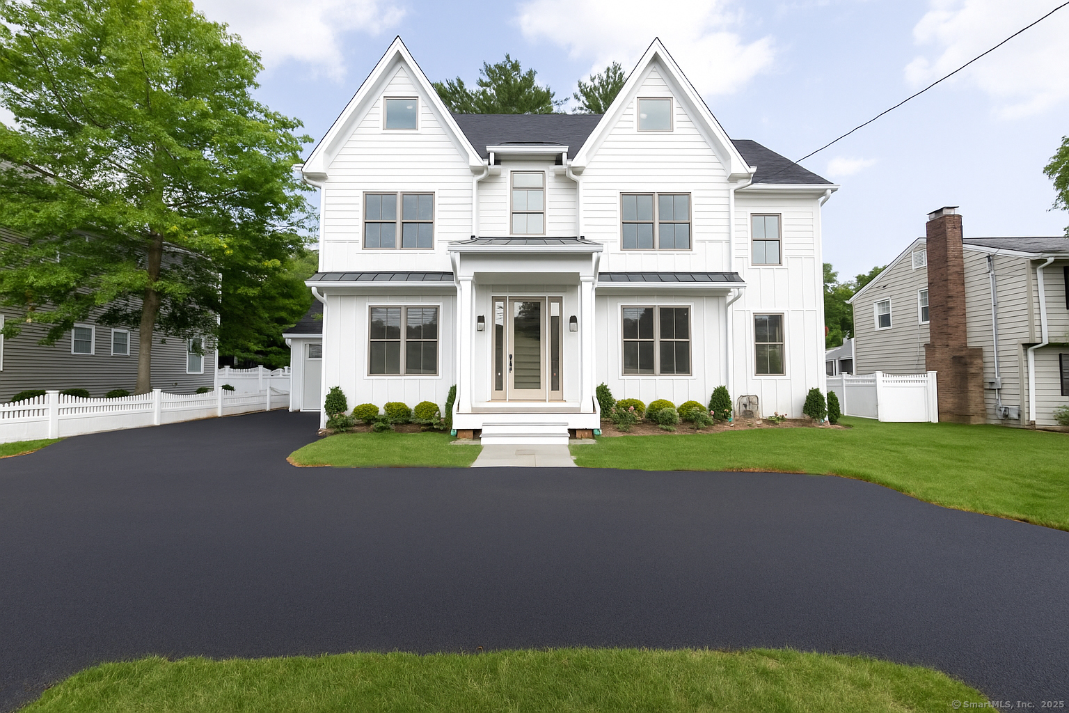 Mill Plain Road, Fairfield, Connecticut - 5 Bedrooms  
4 Bathrooms  
13 Rooms - 