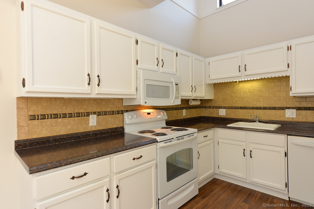 607 Heritage Village #B, Southbury, Connecticut image 9