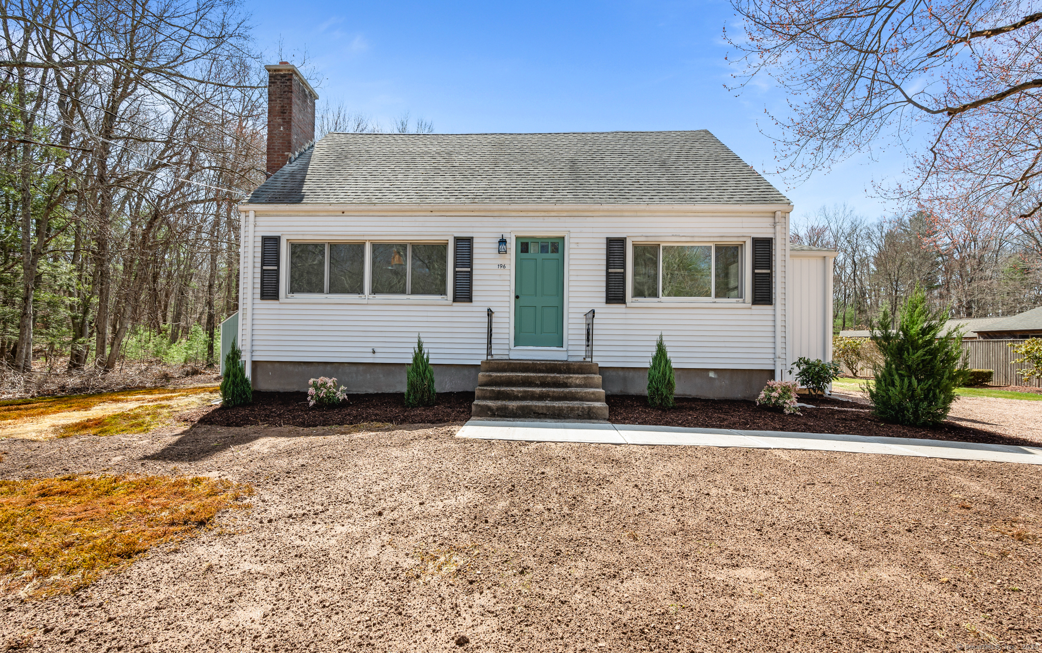 Lake Street, Manchester, Connecticut - 3 Bedrooms  
2 Bathrooms  
6 Rooms - 