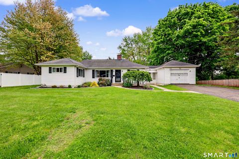 Photo of 16 Ridgeland Circle, Wallingford, CT 06492 (MLS # 24169774)