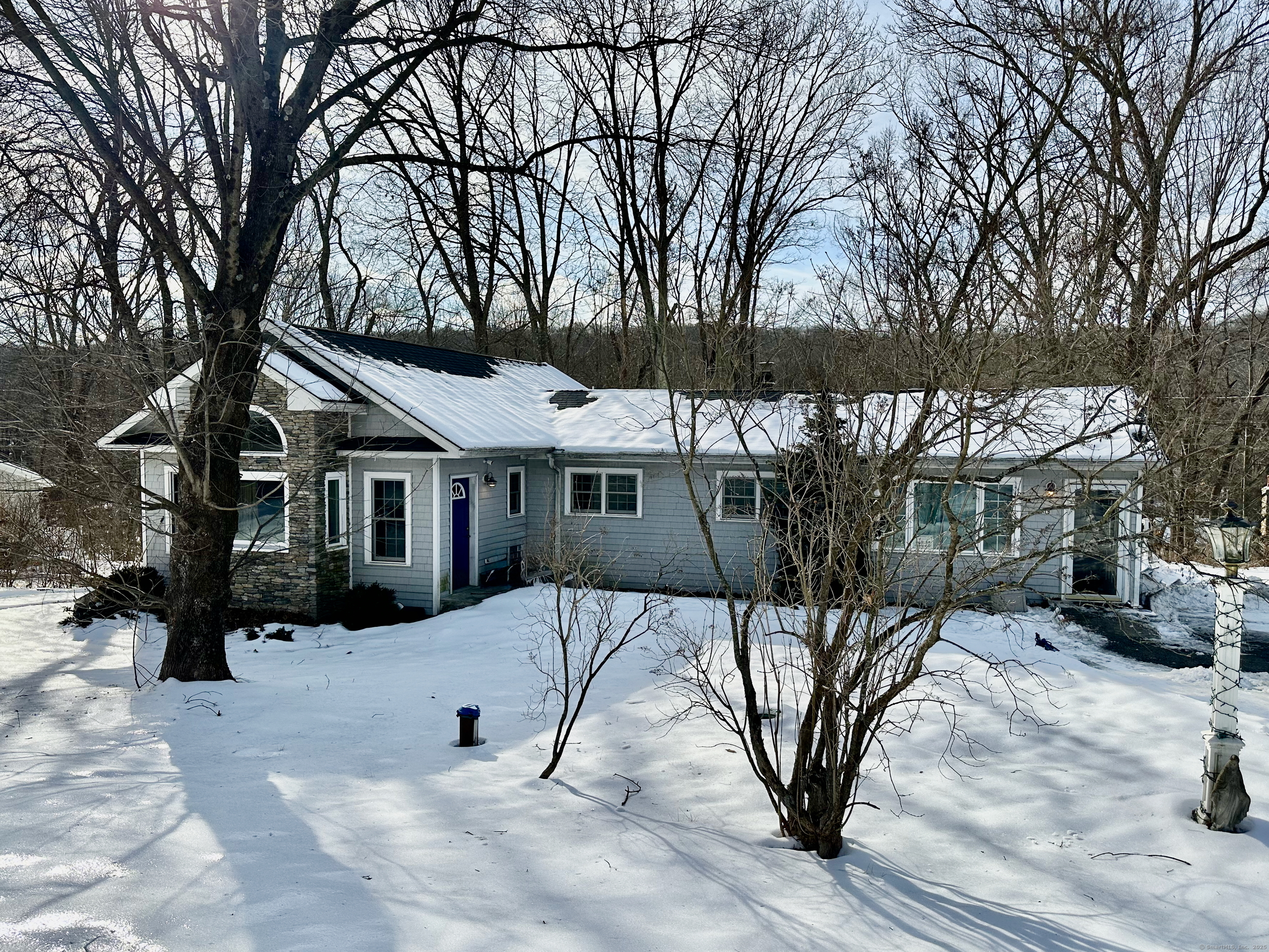 Treeland Road, Shelton, Connecticut - 4 Bedrooms  
3 Bathrooms  
7 Rooms - 