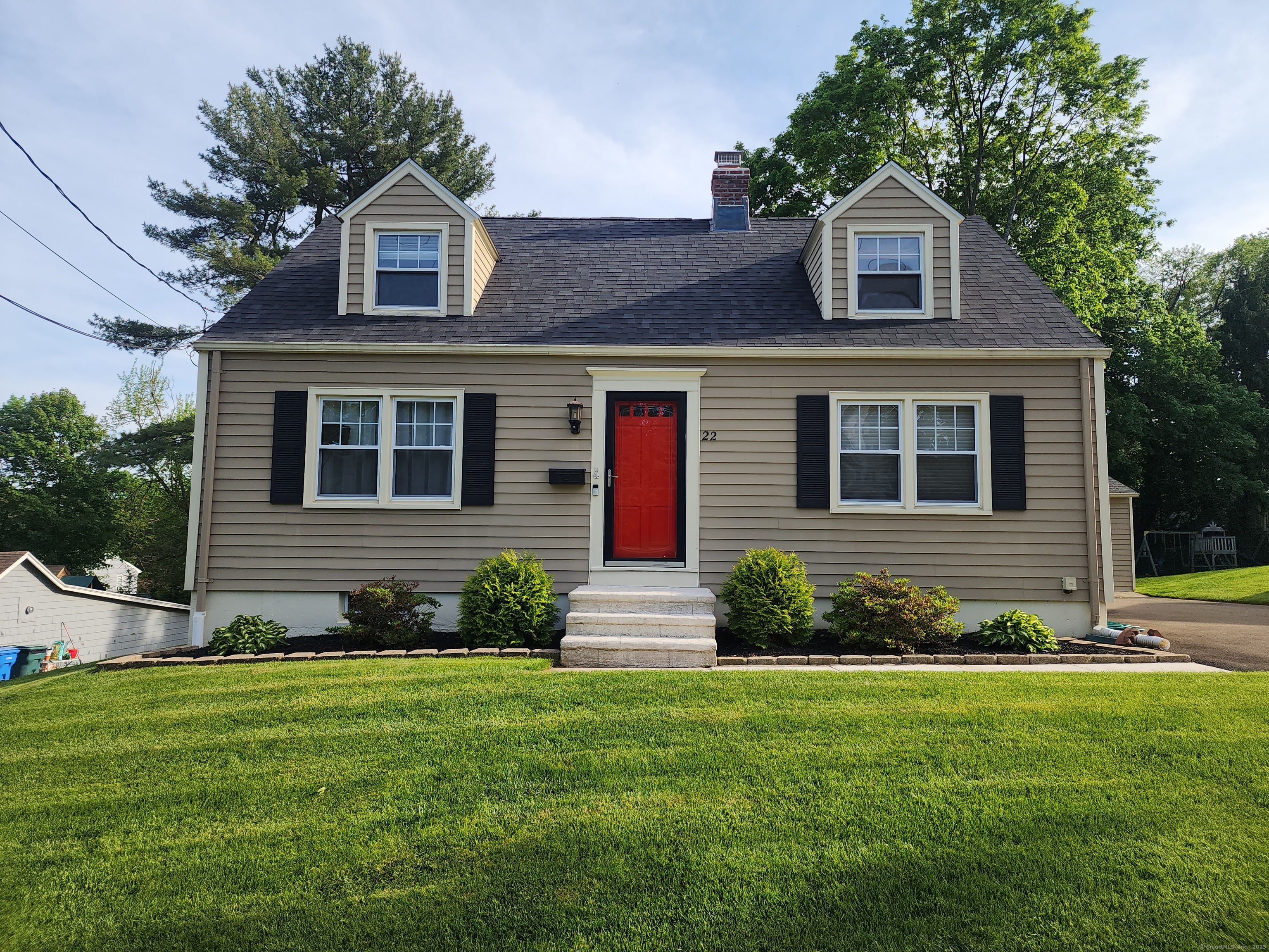 Property for Sale at Cumpstone Drive, Hamden, Connecticut - Bedrooms: 3 
Bathrooms: 2 
Rooms: 6  - $379,000