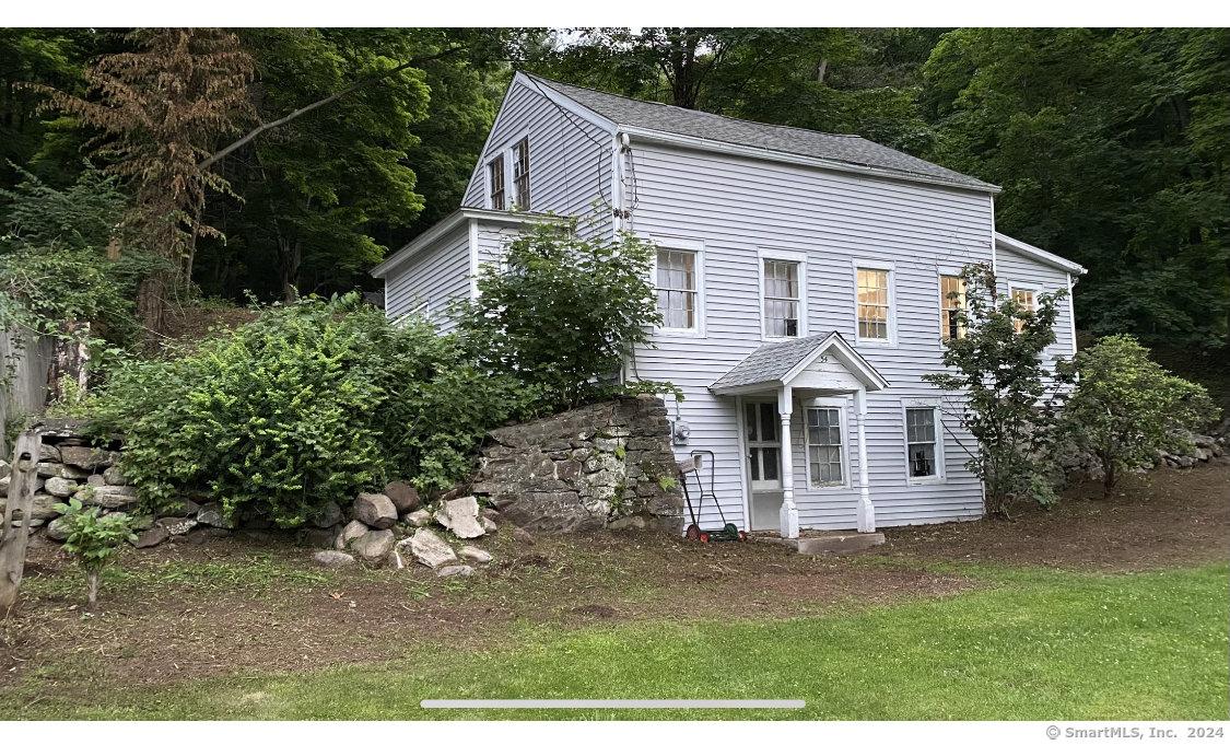 Mountain Road, Woodbury, Connecticut - 3 Bedrooms  
1 Bathrooms  
5 Rooms - 