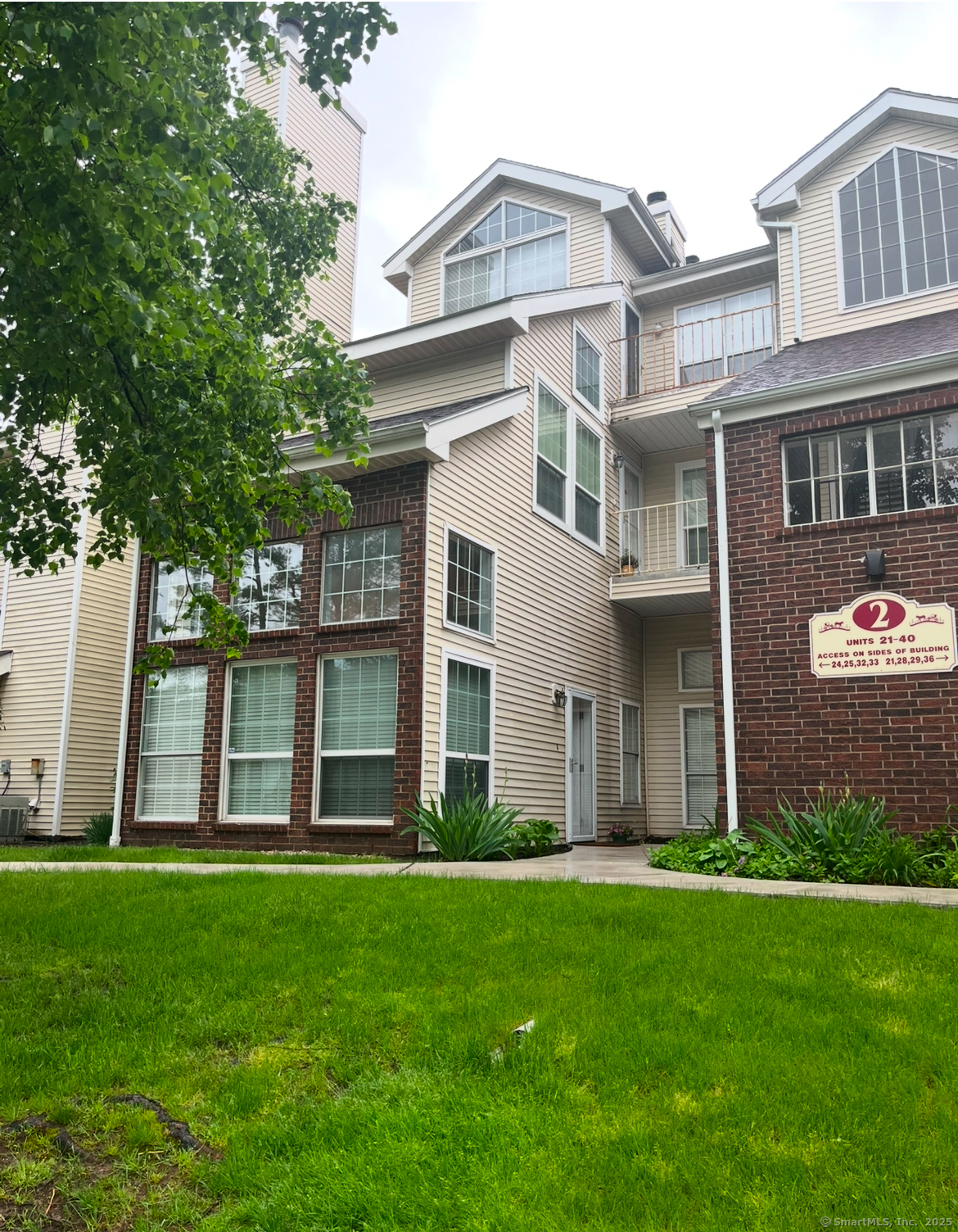 23 Carriage Crossing Lane 23, Middletown, Connecticut - 2 Bedrooms  
2 Bathrooms  
5 Rooms - 