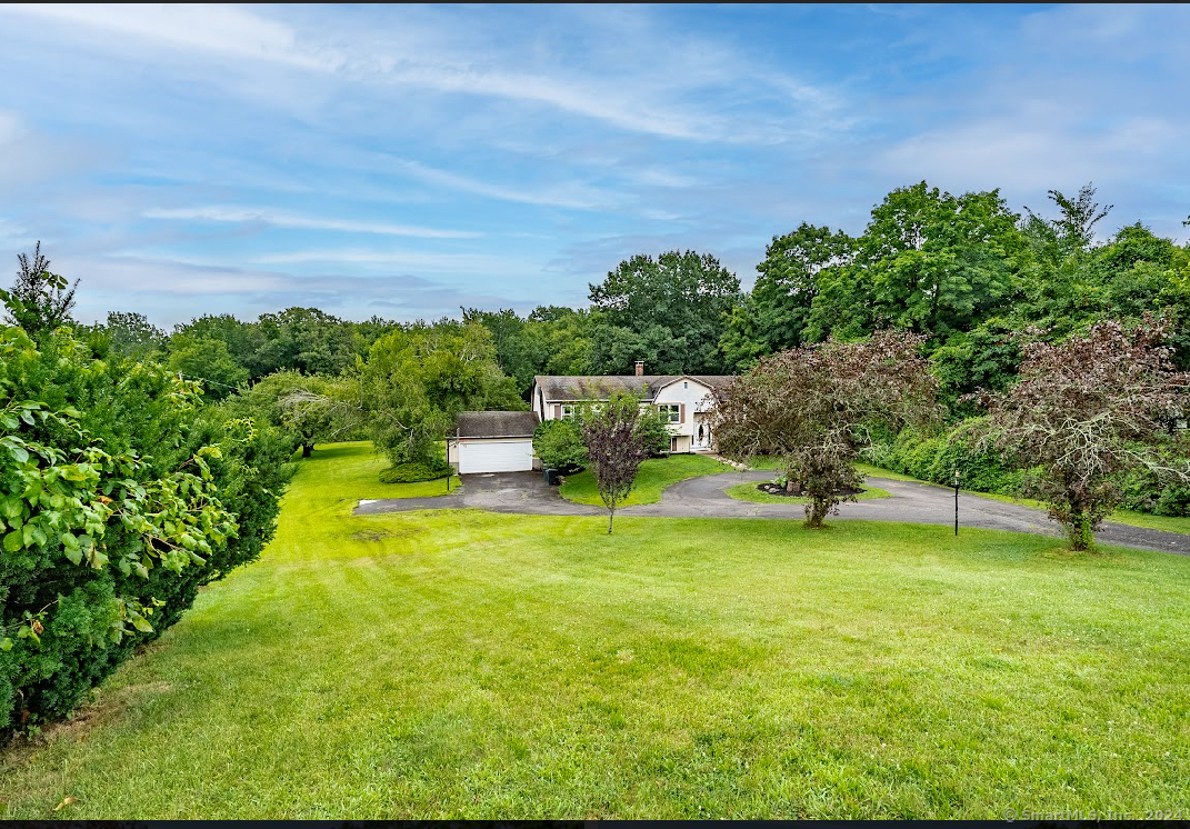 Property for Sale at 4 Jones Farm Road, North Haven, Connecticut - Bedrooms: 4 
Bathrooms: 3 
Rooms: 7  - $440,000