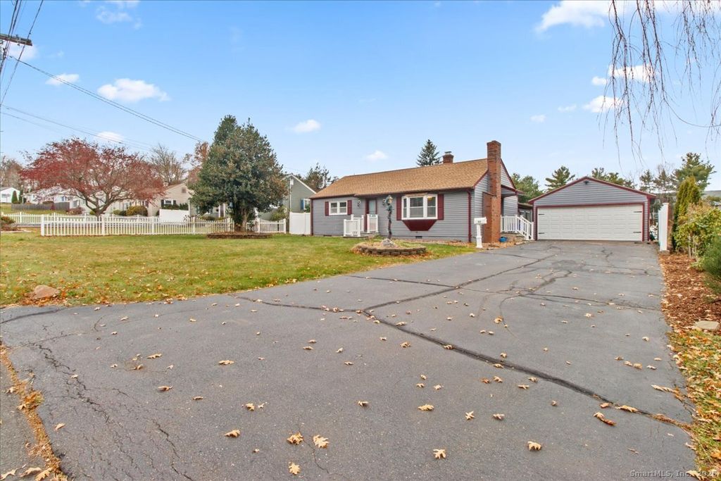 Photo of 57 Concord Circle, Wethersfield, CT 06109 (MLS # 24142416)