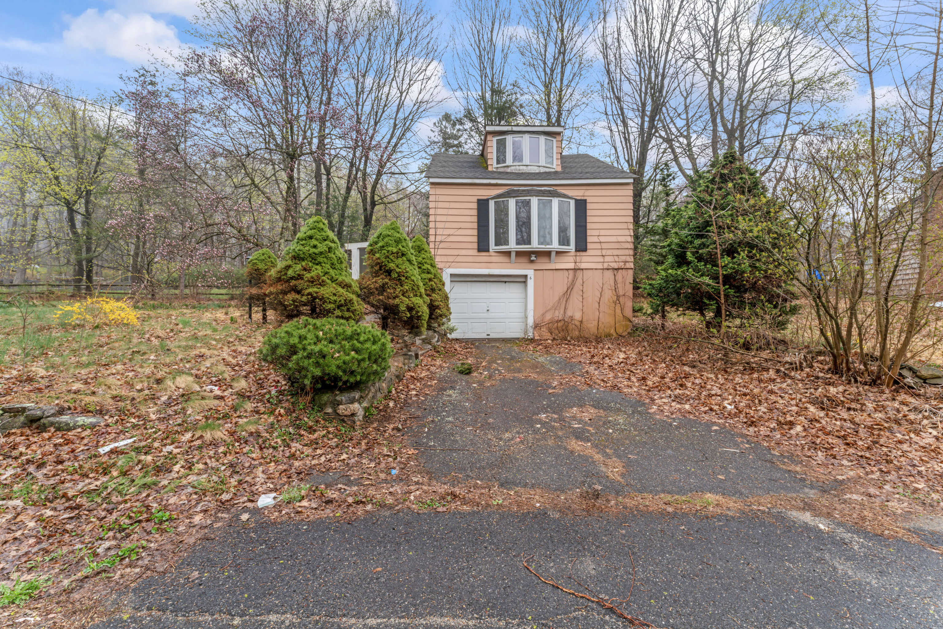 Highland Road, Bethlehem, Connecticut - 1 Bedrooms  
2 Bathrooms  
3 Rooms - 