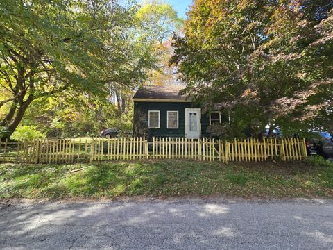 30 Riverside Drive Sprague CT 06330