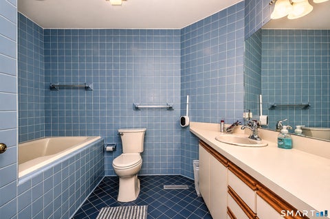 Tiny photo for 10 Harbour Close #10, New Haven, CT 06405 (MLS # 24202581)