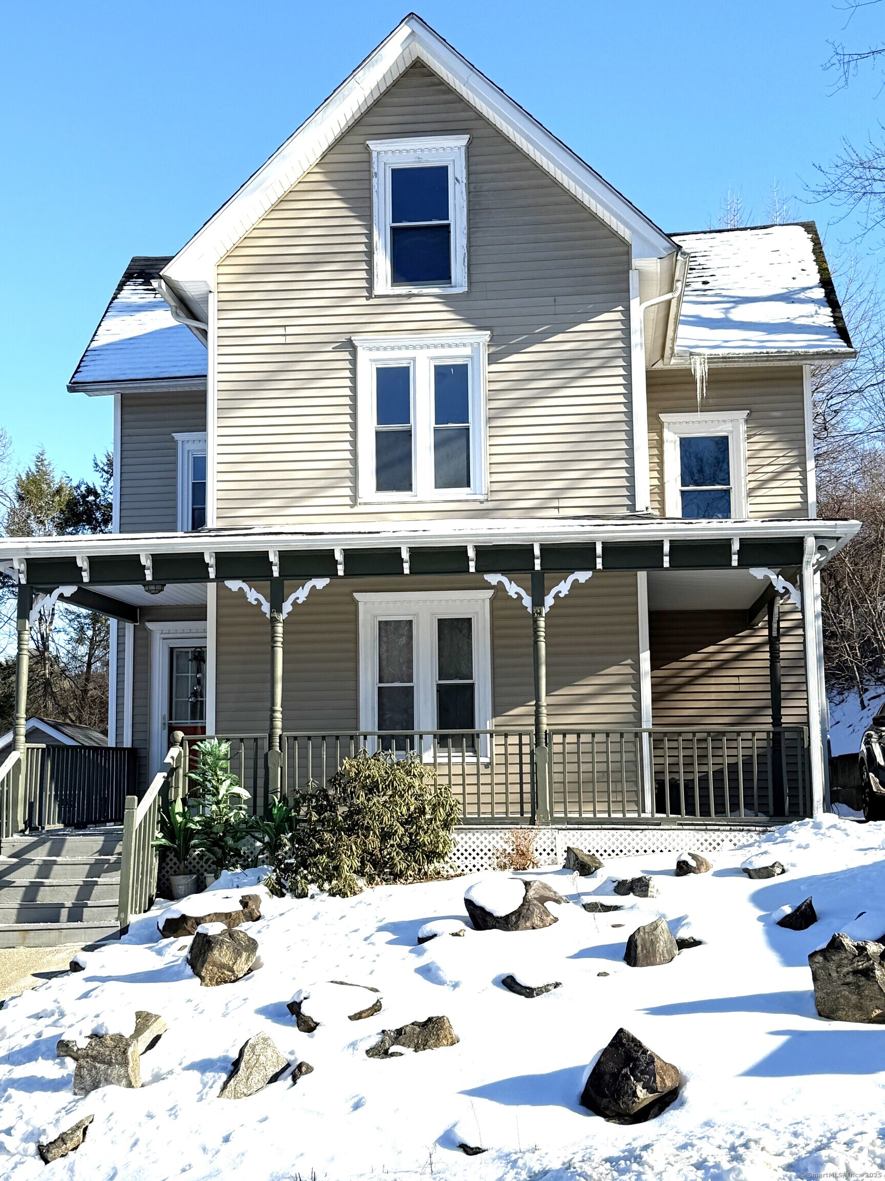 Rental Property at 13 Morrison Street, Vernon, Connecticut - Bedrooms: 3 
Bathrooms: 1 
Rooms: 5  - $1,800 MO.