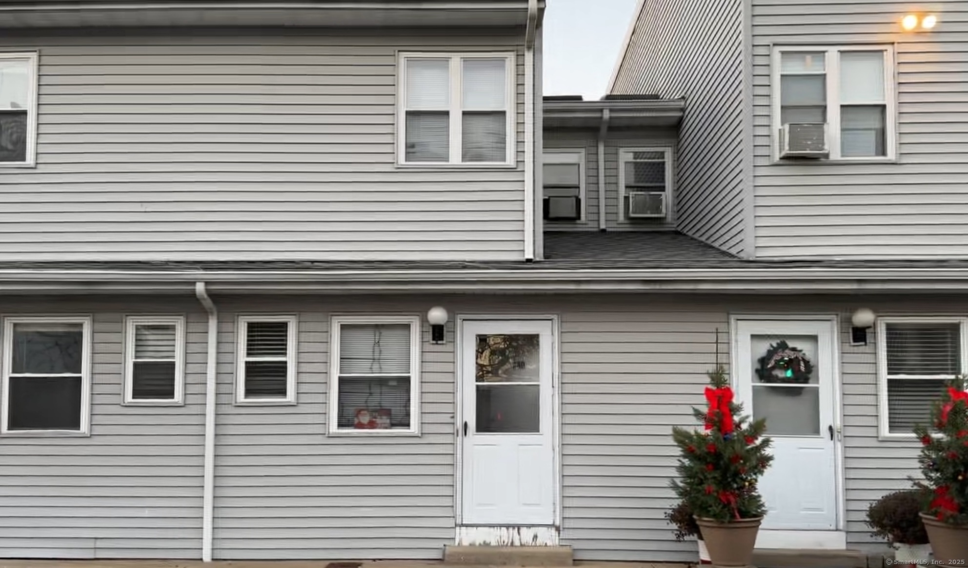 Linden Place 4, Stamford, Connecticut - 3 Bedrooms  
2 Bathrooms  
5 Rooms - 