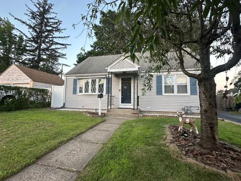 Photo of 10 Kenyon Place, East Hartford, CT 06108 (MLS # 24136056)